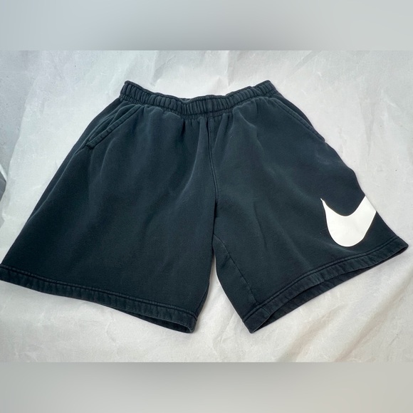Lot of two Nike Sportswear Club Fleece shorts Size Medium - Picture 8 of 16